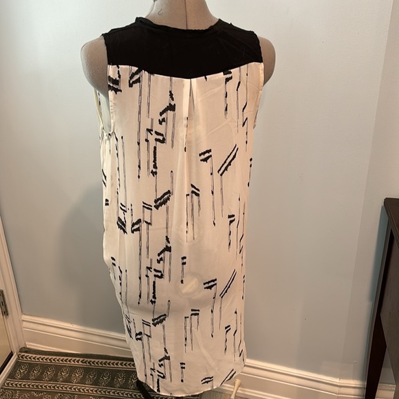 Black and white abstract print sheer blouse. Size small - Picture 3 of 7